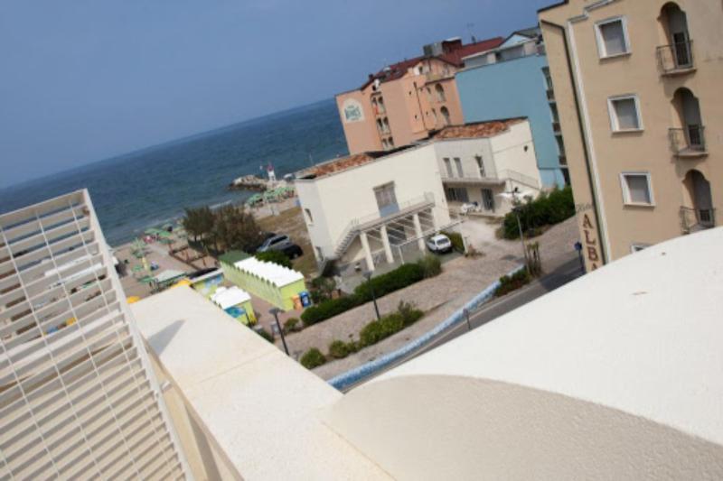 Hotel Merano Misano Adriatico Exteriör bild