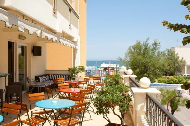 Hotel Merano Misano Adriatico Exteriör bild